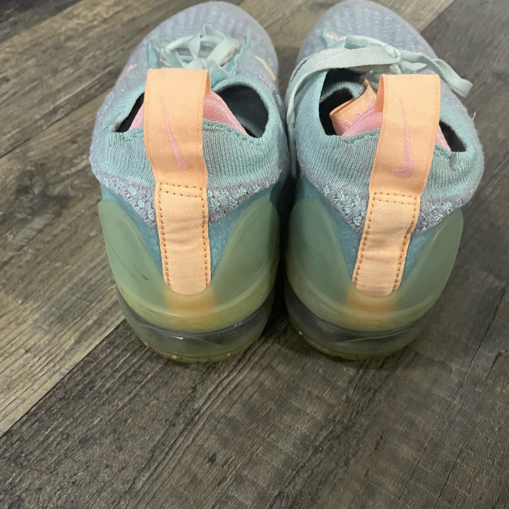 Nike Vapormax Women's Sneakers - Picture 3 of 6